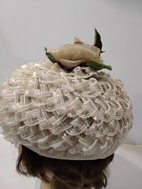 Vintage Suzy 1959s 60s Cream Textured Pillbox Hat with Floral Accent